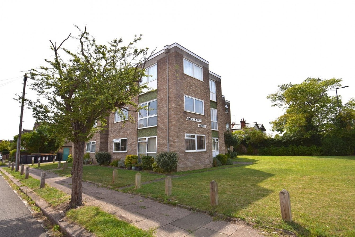 Flat Queen Alexandra Road in Bedford