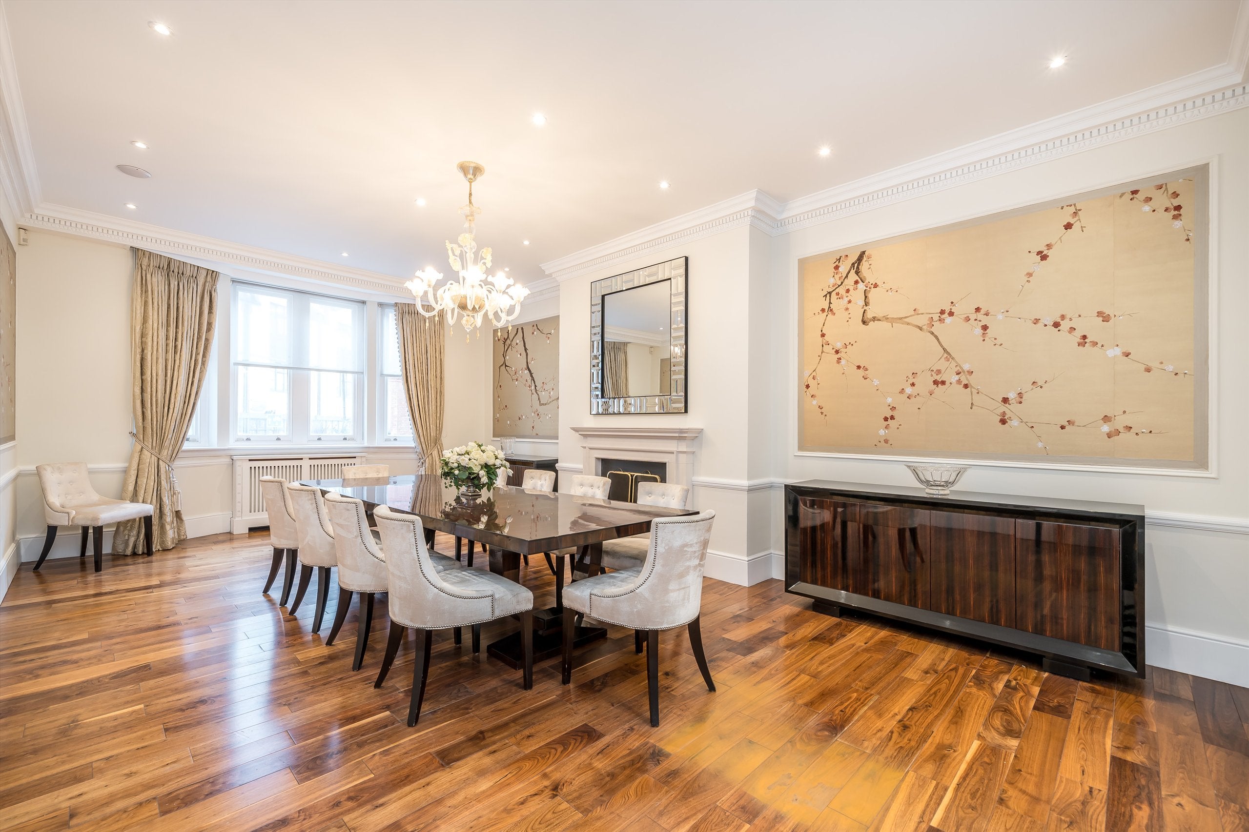Flat Herbert Crescent in Greater London