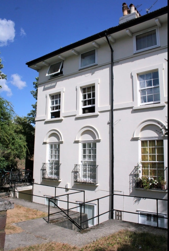 Flat Glynwood Court in Greater London