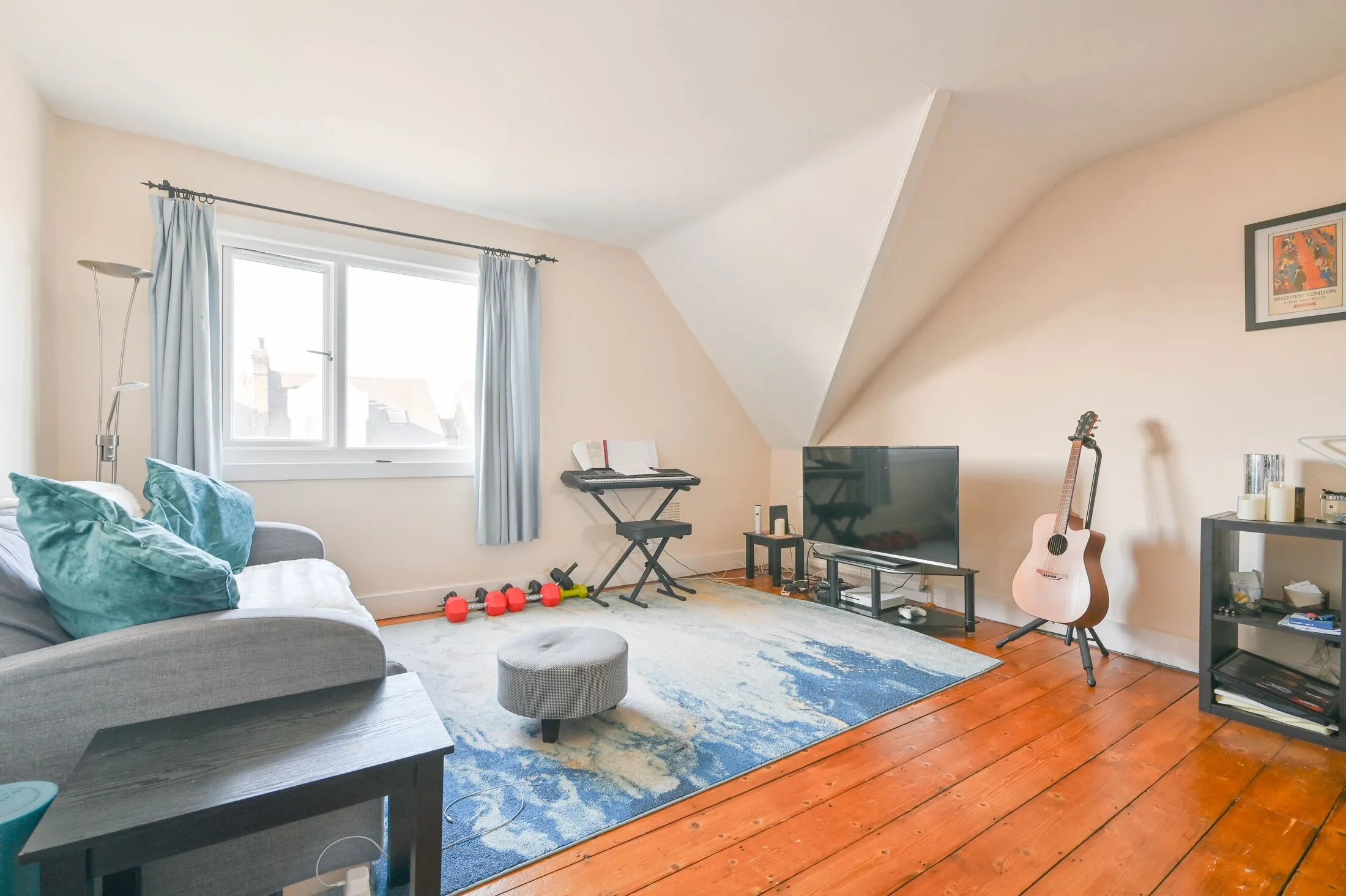 Flat Elms Road in Greater London