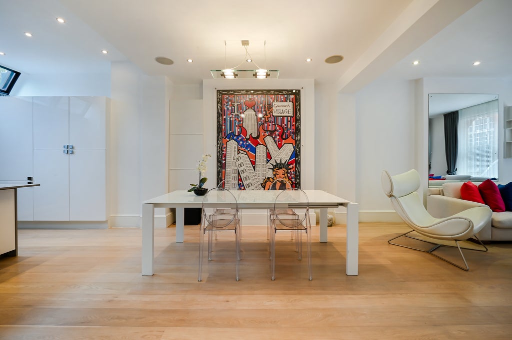 Flat Ives Street in Greater London