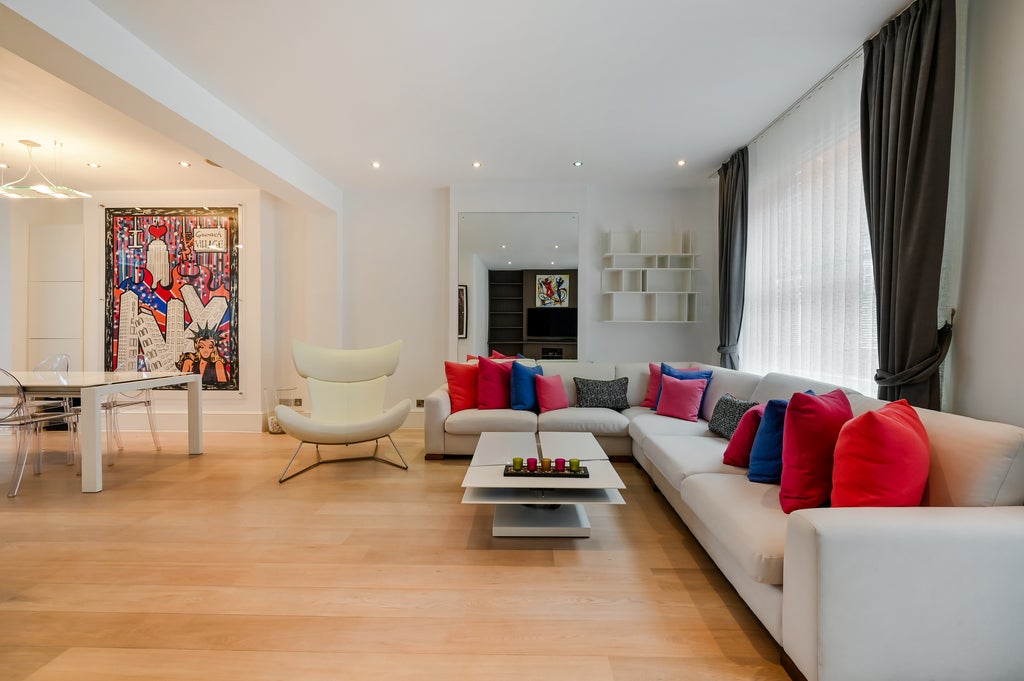Flat Ives Street in Greater London