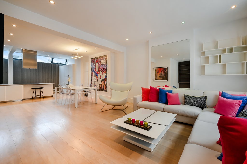 Flat Ives Street in Greater London