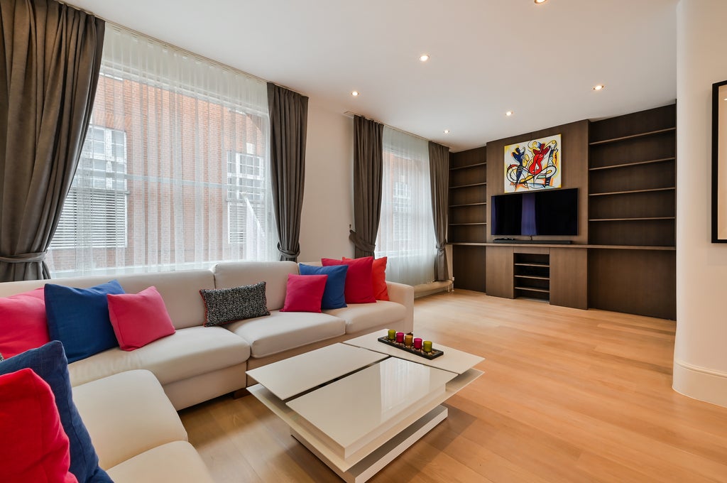 Flat Ives Street in Greater London