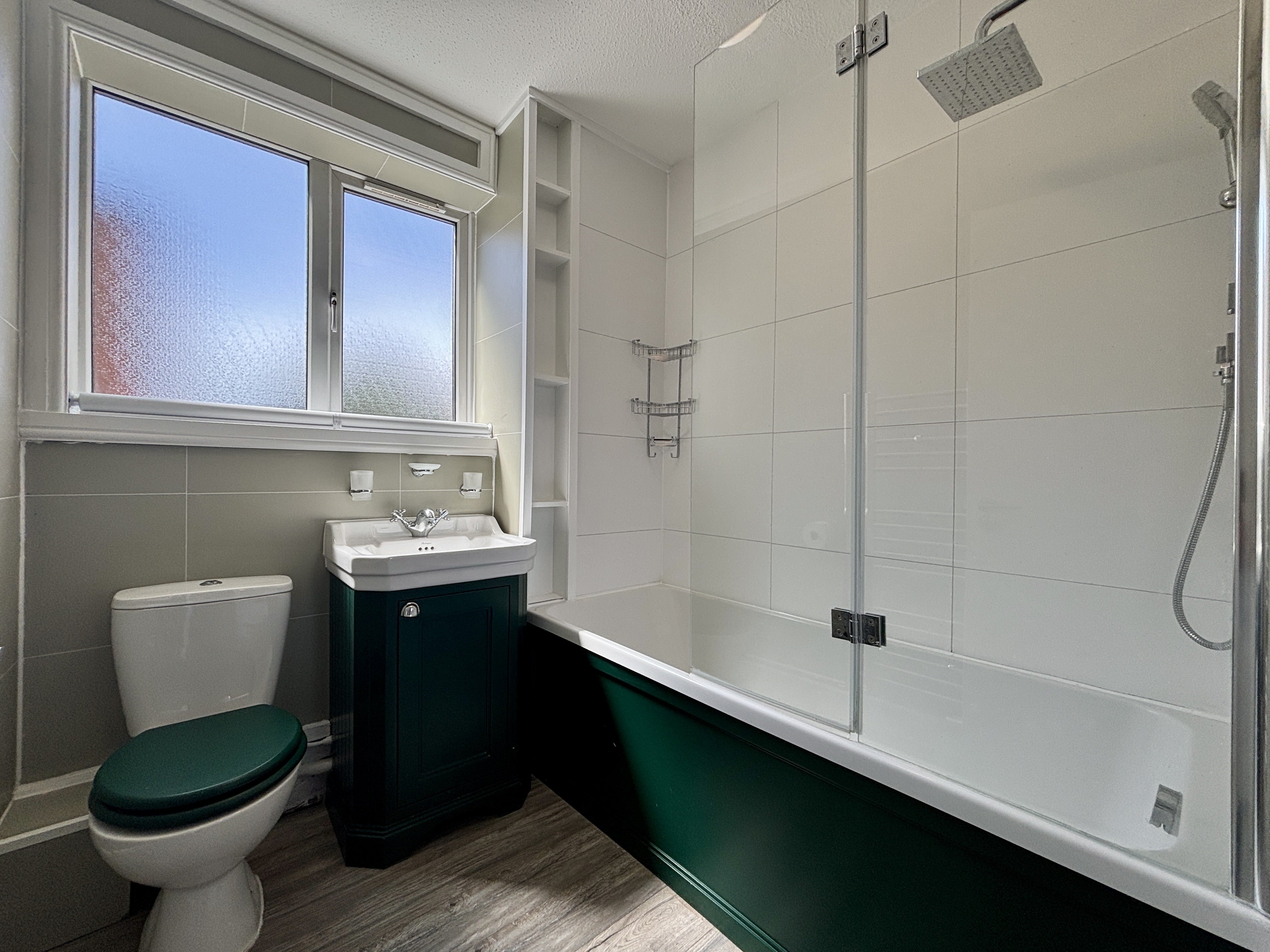 Flat Albemarle Road in Greater London