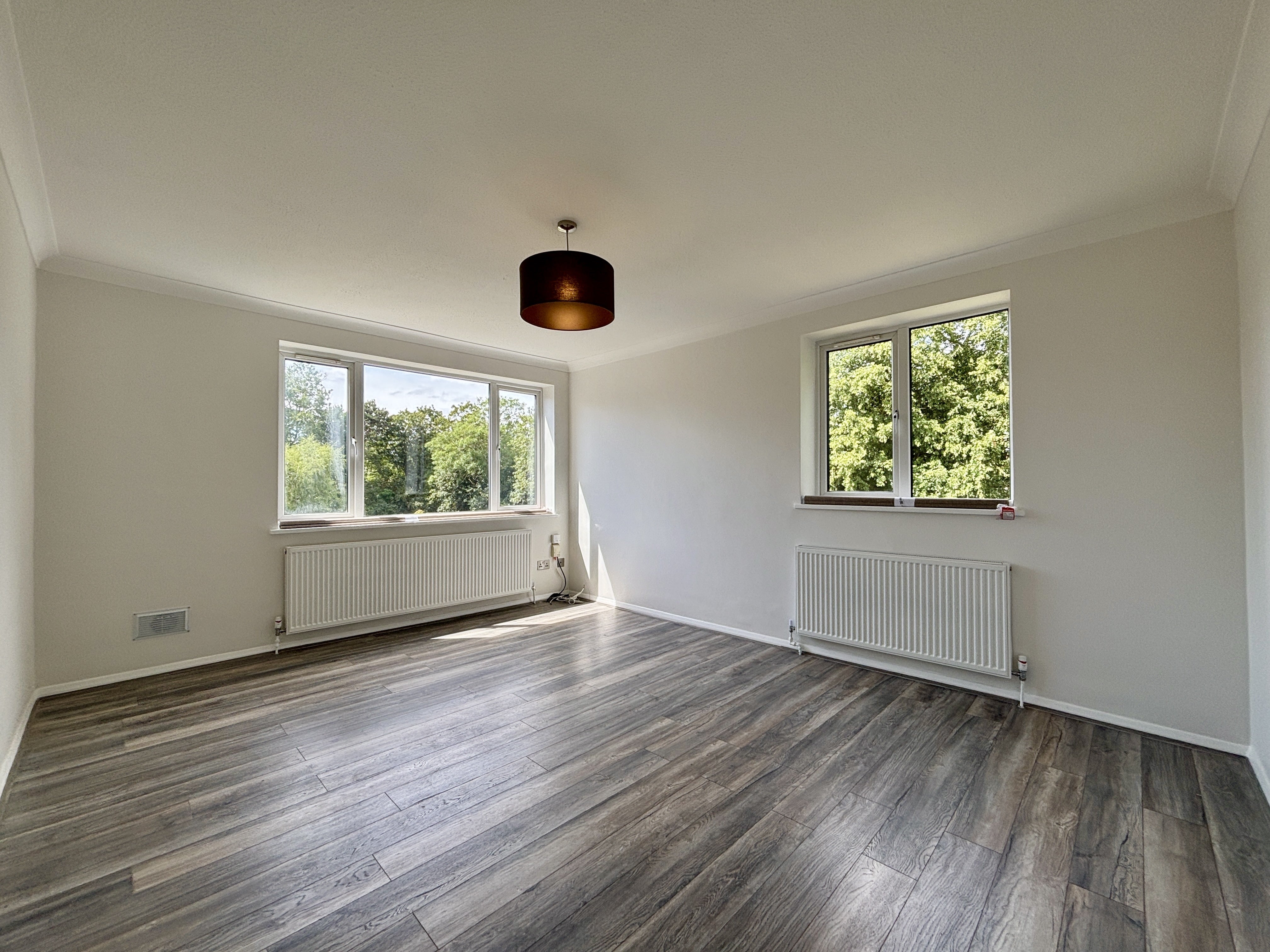 Flat Albemarle Road in Greater London
