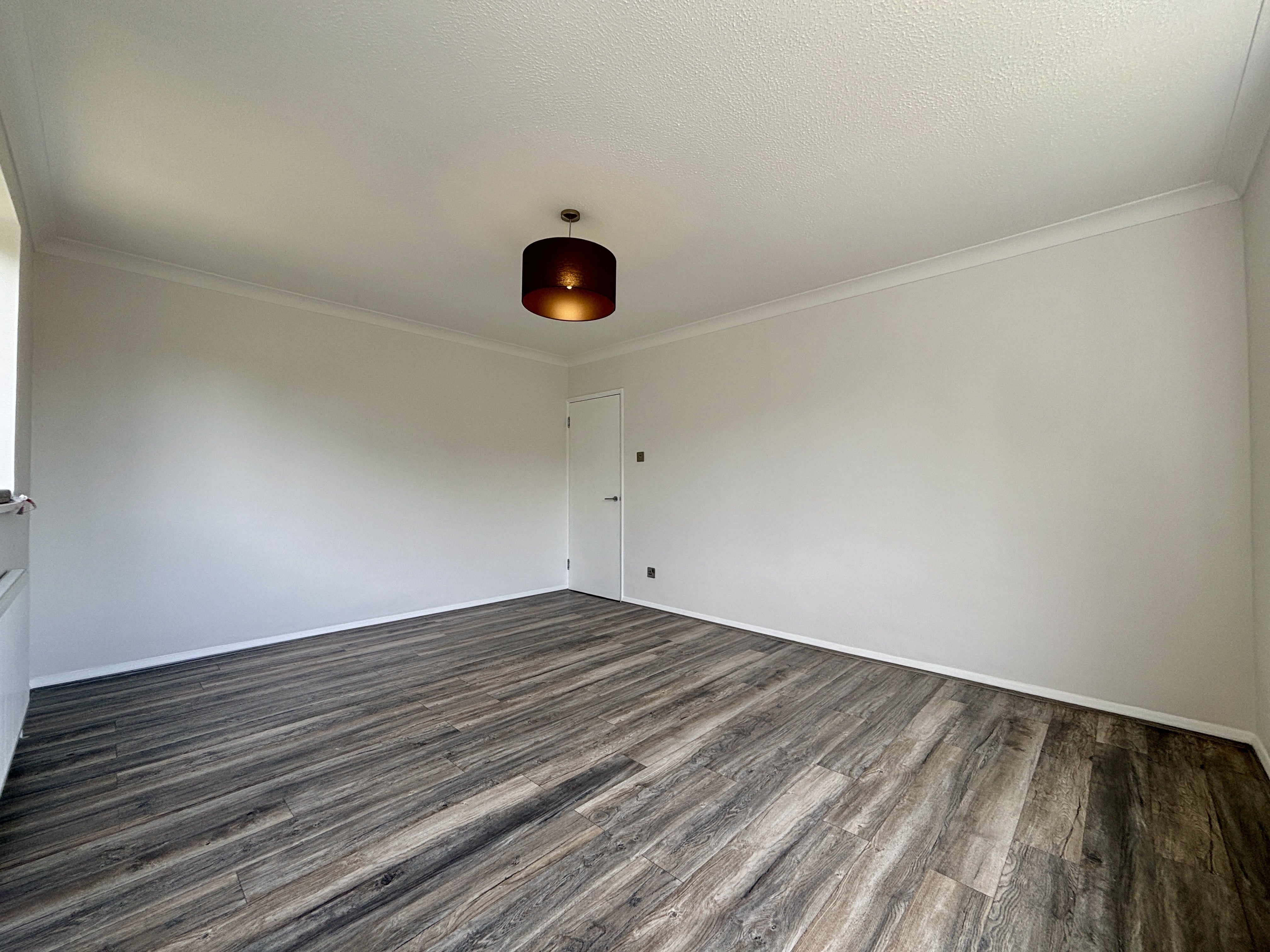 Flat Albemarle Road in Greater London