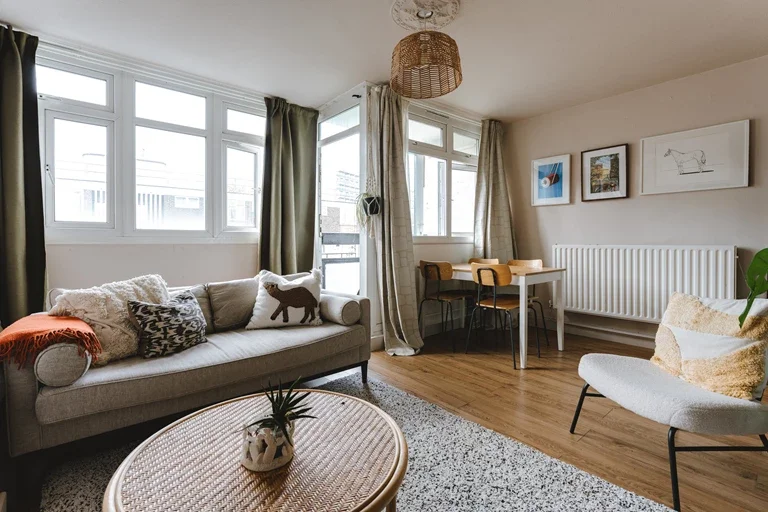 Flat Ballance Road in Greater London
