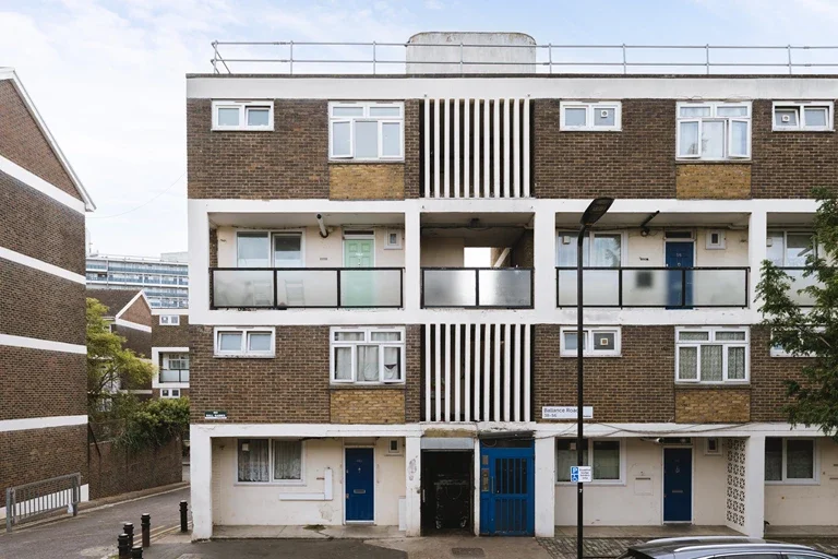 Flat Ballance Road in Greater London
