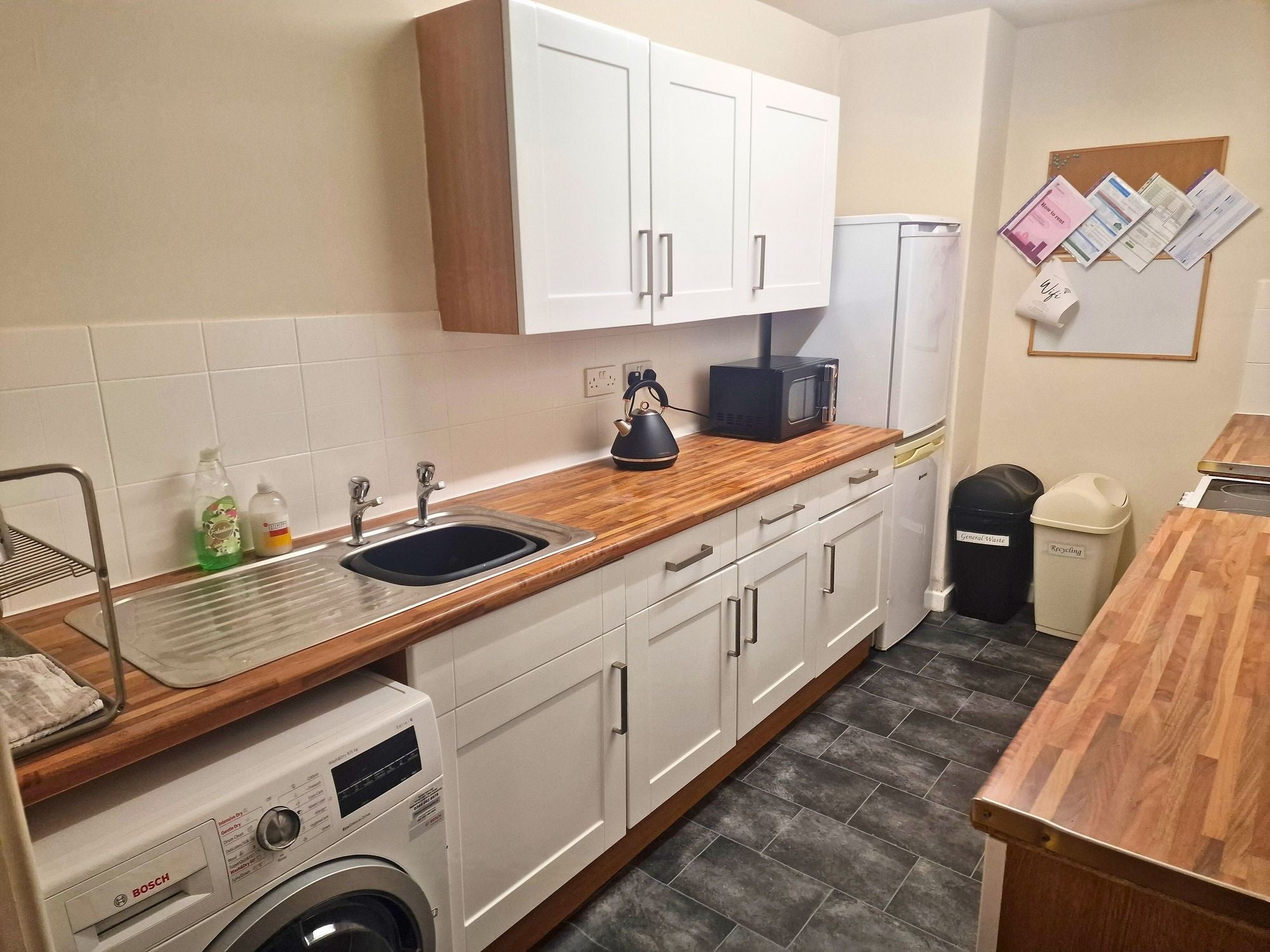 Room Otley Road in Leeds