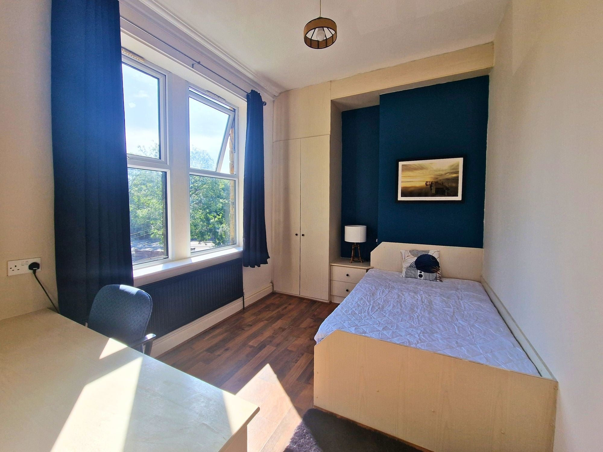 Room Otley Road in Leeds