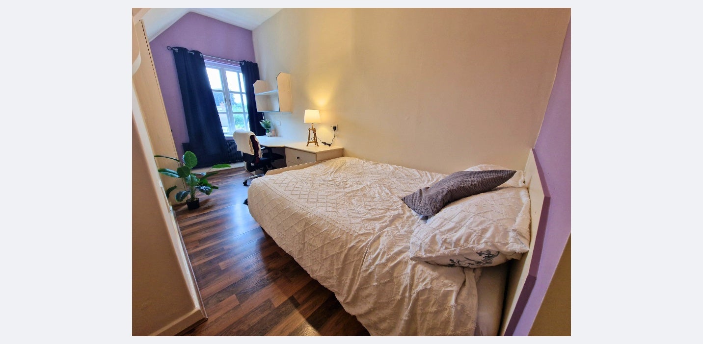 Room Otley Road in Leeds