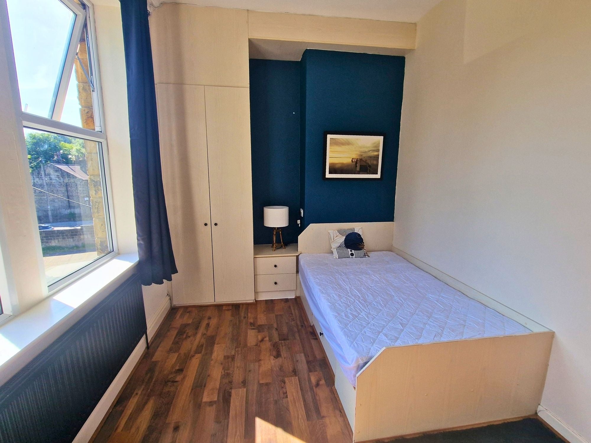 Room Otley Road in Leeds