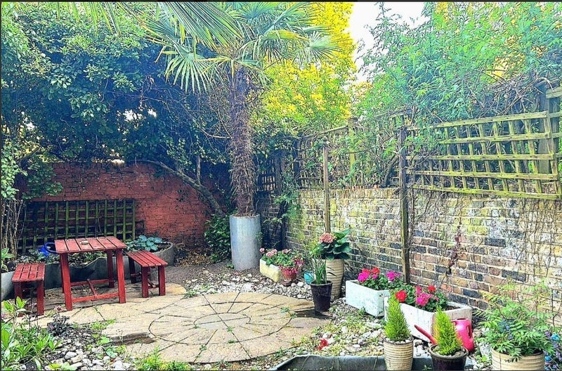 Room Raleigh Street in Greater London