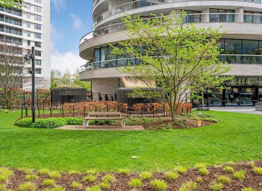 Flat Park Drive in Greater London