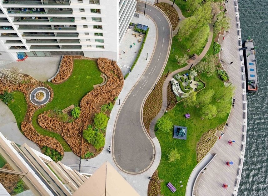 Flat Park Drive in Greater London