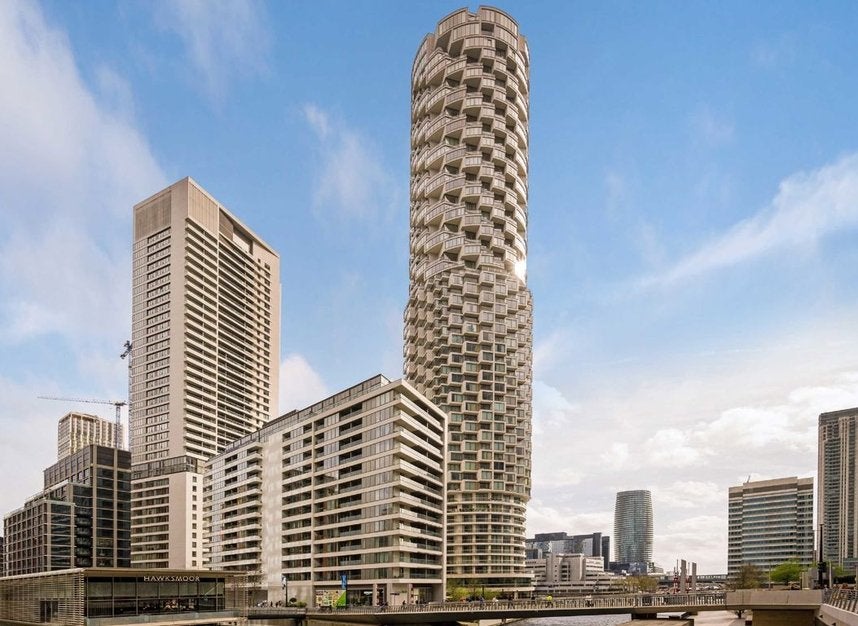 Flat Park Drive in Greater London