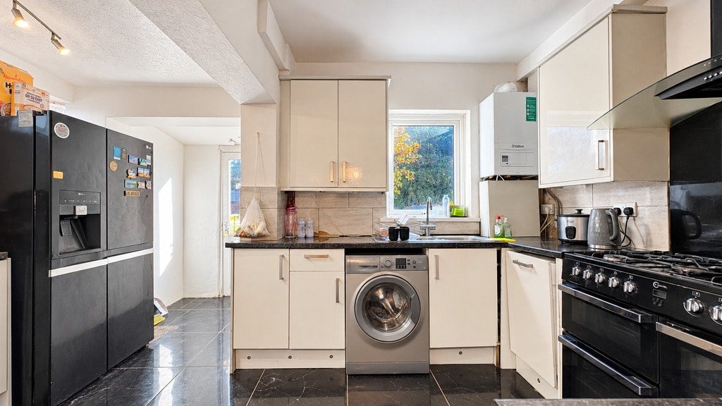House Nursery Avenue in Greater London