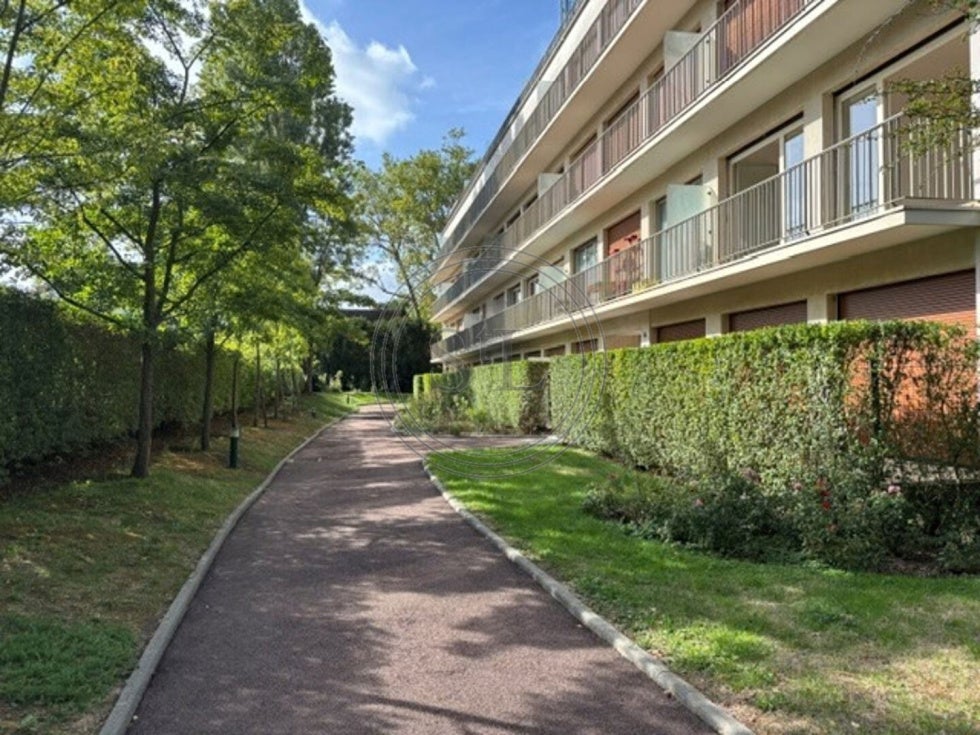 Flat D 185 in Versailles