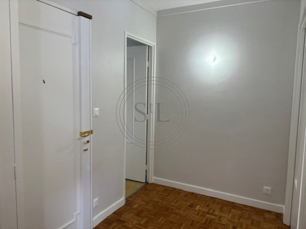Flat D 185 in Versailles