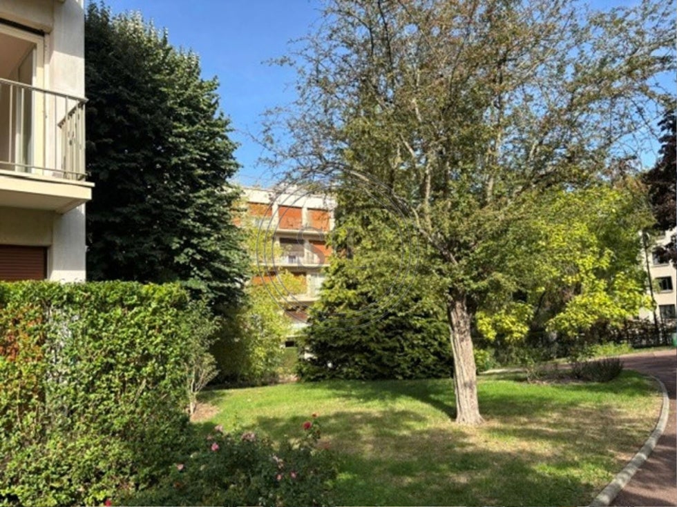 Flat D 185 in Versailles