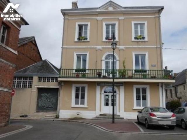 Flat Place de la Mairie in Marolles