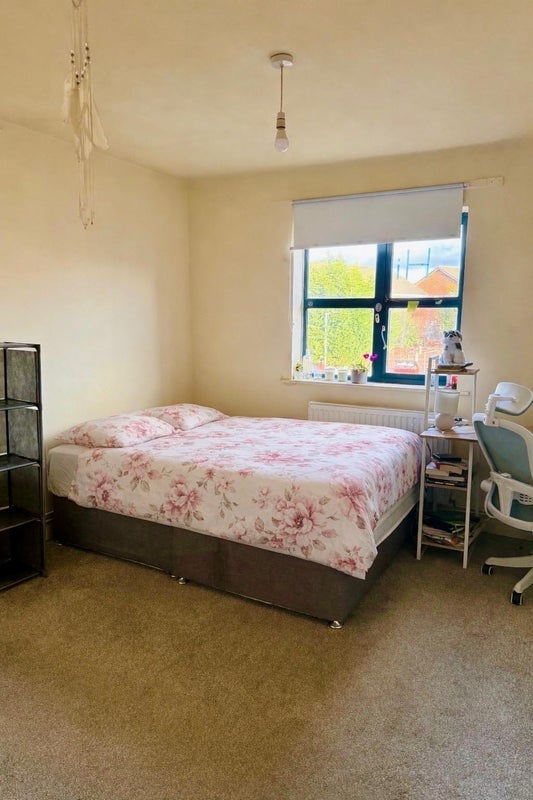 Room Queens Road in Manchester