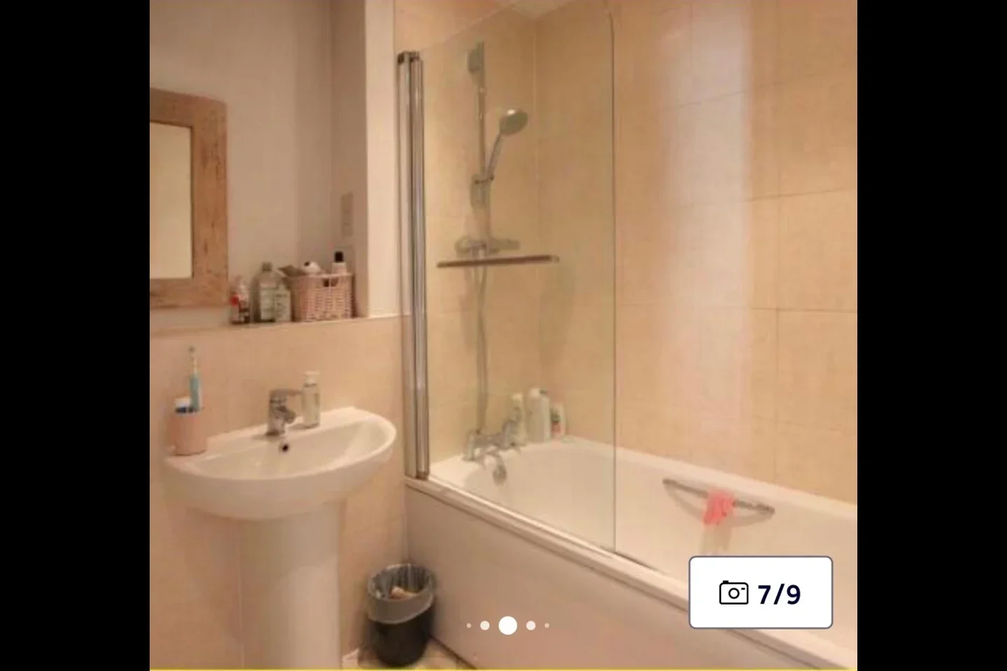 Flat Renwick Drive in Greater London