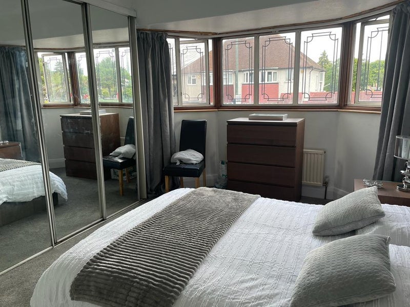 Room County Gate in Greater London