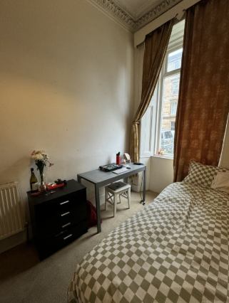Room Great Western Road in Glasgow