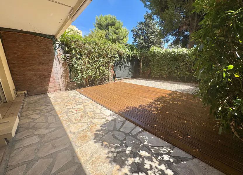 Flat Avenue Sainte-Marguerite in Nice