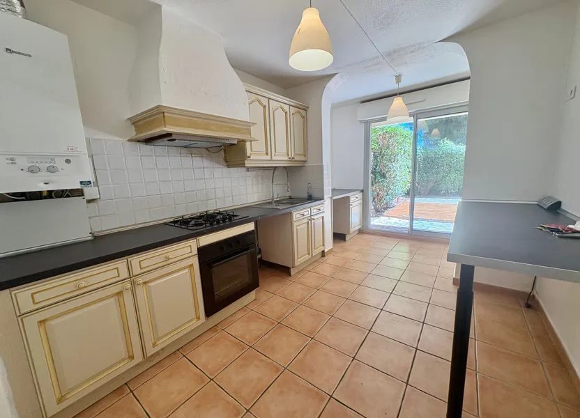 Flat Avenue Sainte-Marguerite in Nice