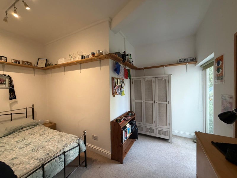 Room Pembroke Road in Bristol