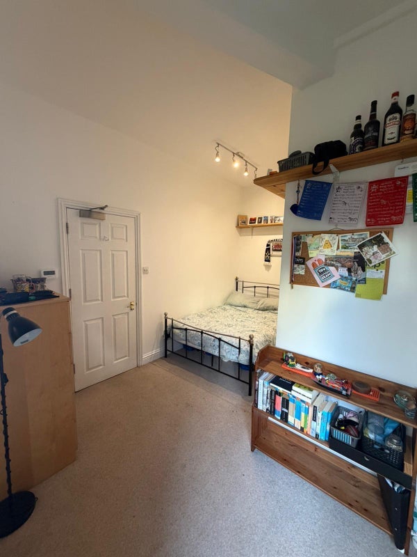Room Pembroke Road in Bristol