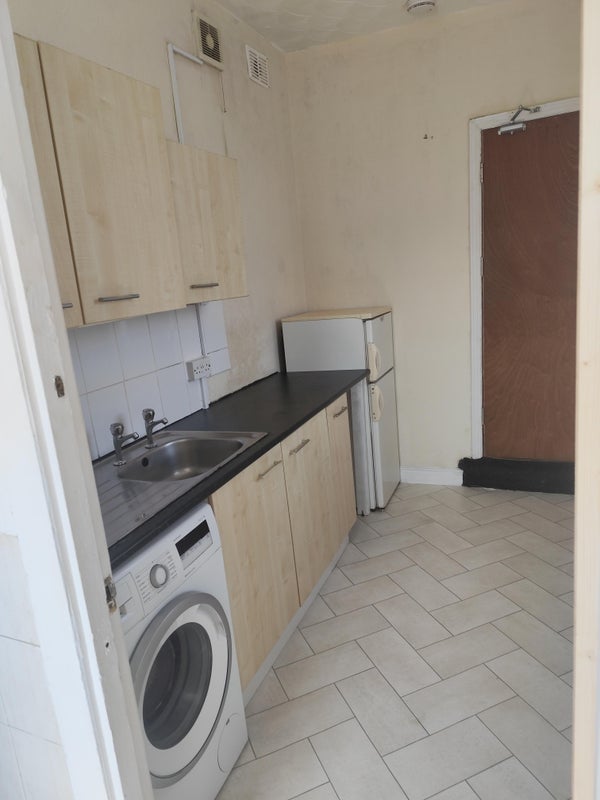 Flat Widdrington Road in Coventry