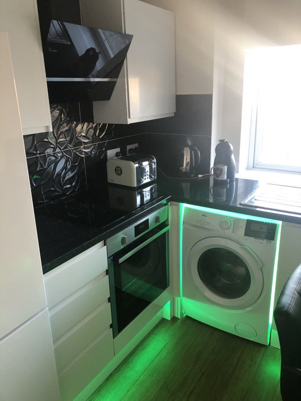 Room Rushetts Road in Crawley