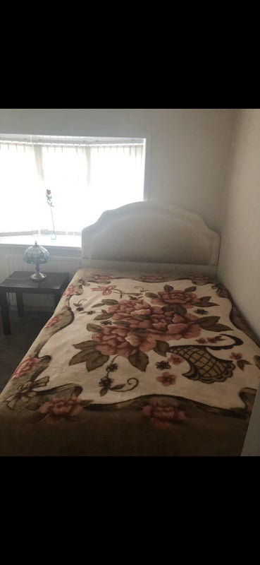 Room Rushetts Road in Crawley