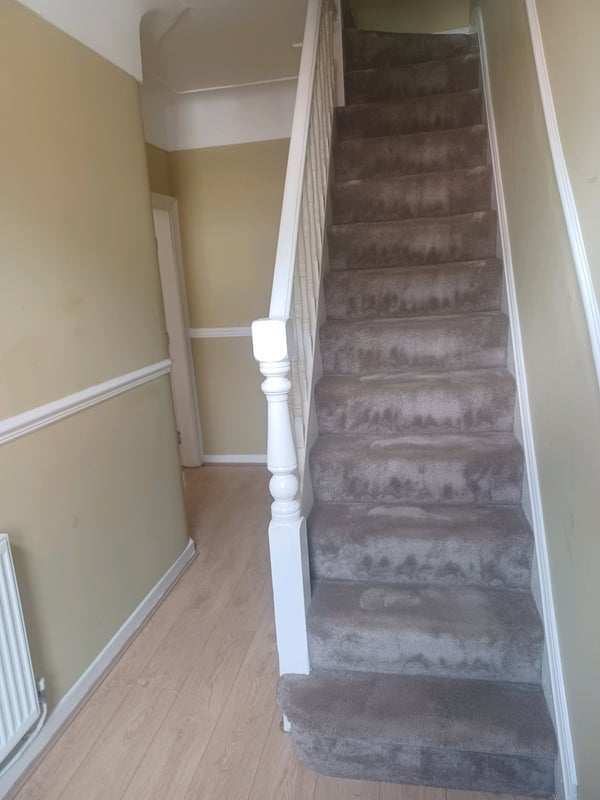 Room Ennismore Road in Liverpool