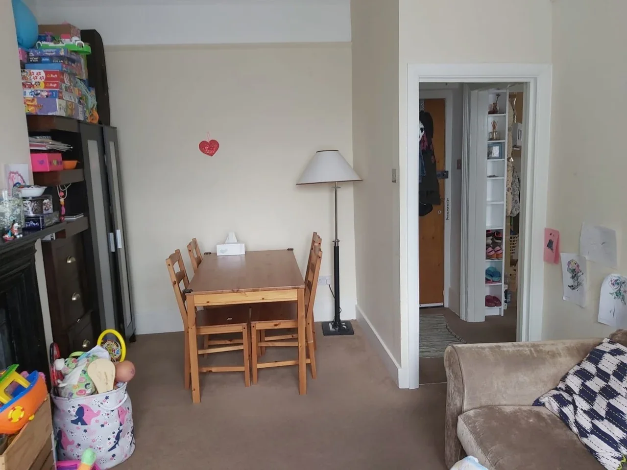 Flat Cricket Green in Greater London