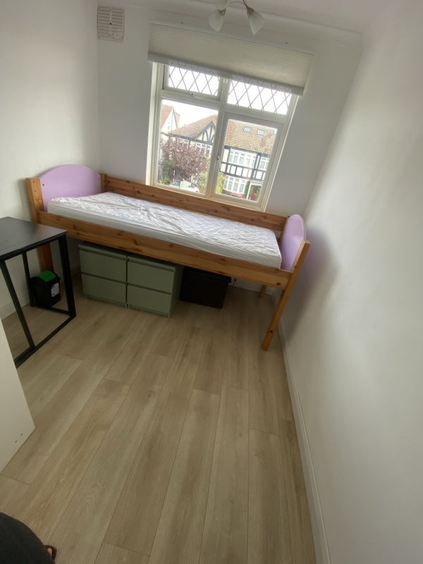 Room Springfield Avenue in Greater London