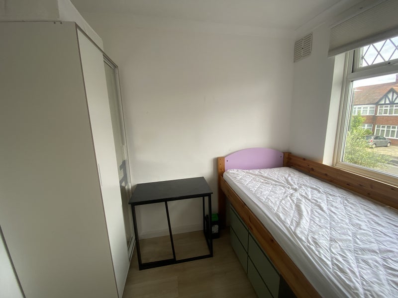 Room Springfield Avenue in Greater London