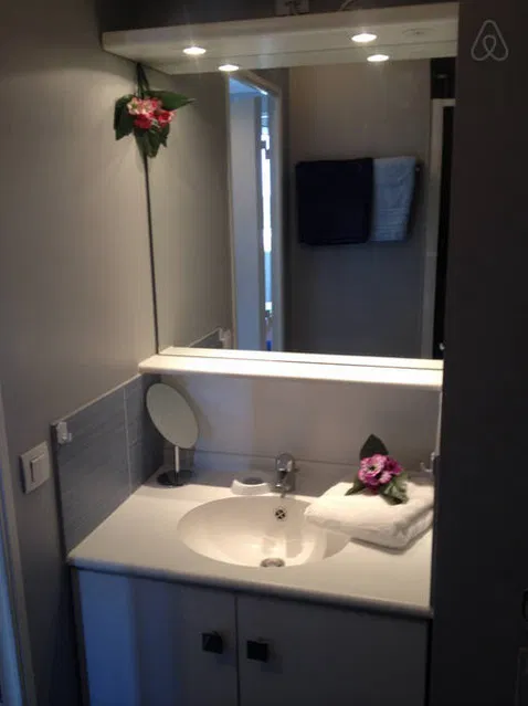 Room Rue Jean-Jacques Rousseau in Suresnes