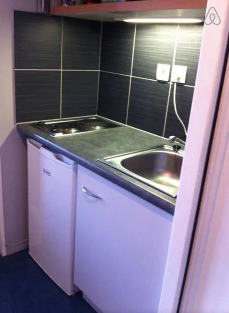 Room Rue Jean-Jacques Rousseau in Suresnes