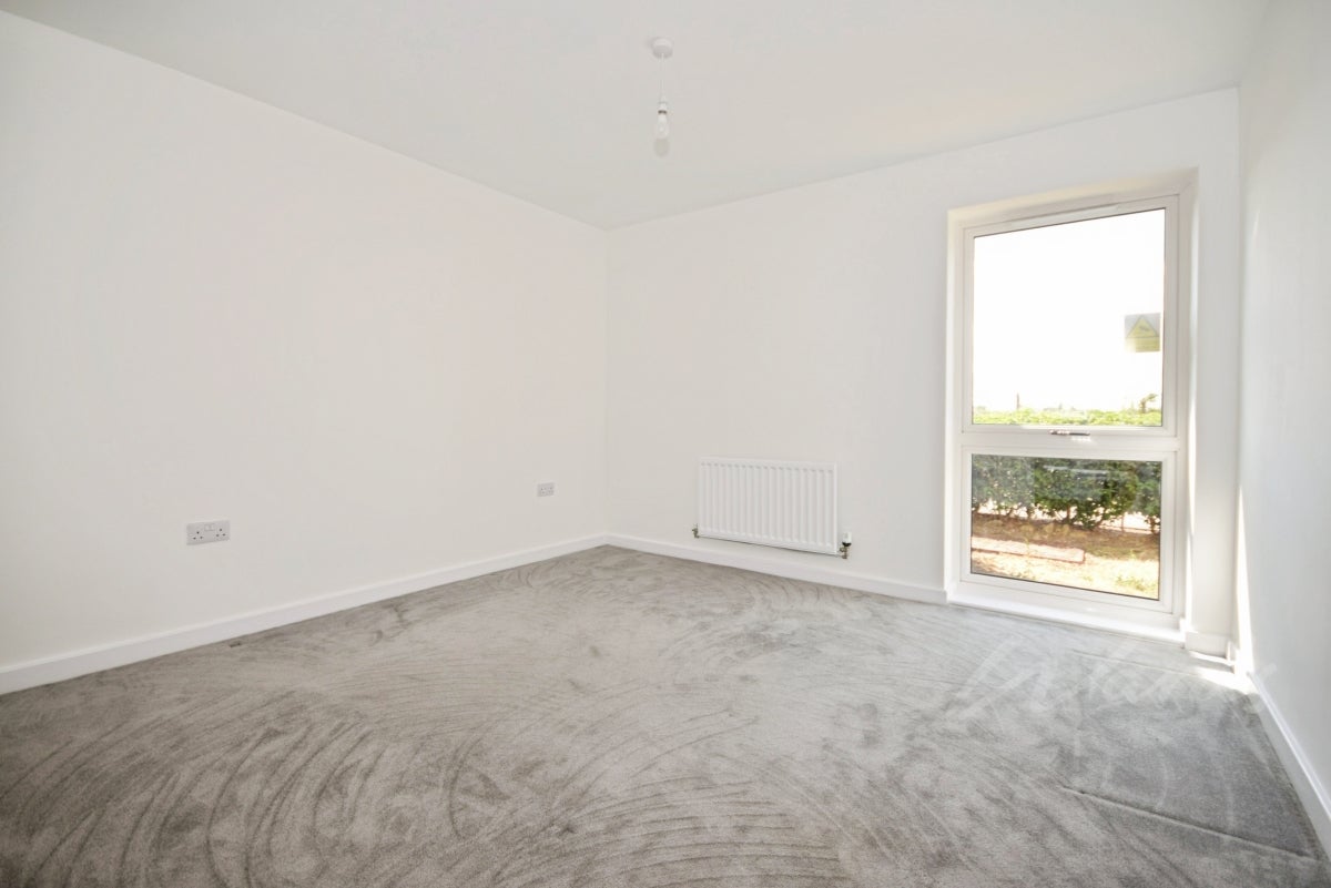 Flat Robin Road in Ashford
