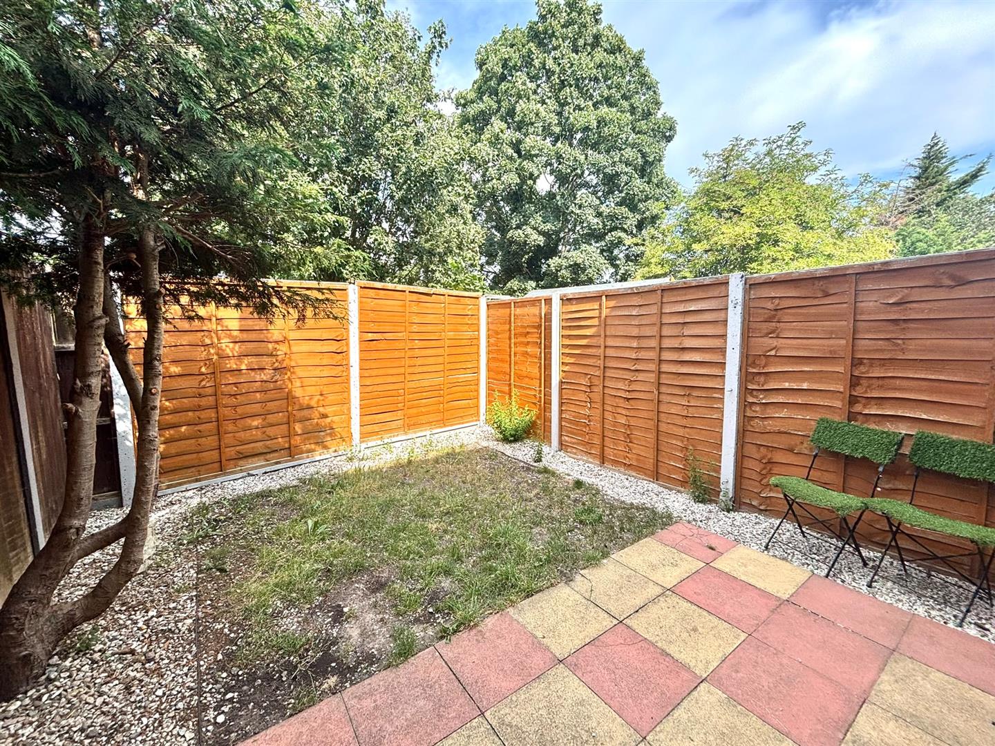 House Field Close in Greater London