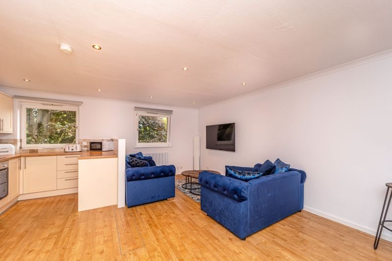 Flat Limes Court in Wolverhampton
