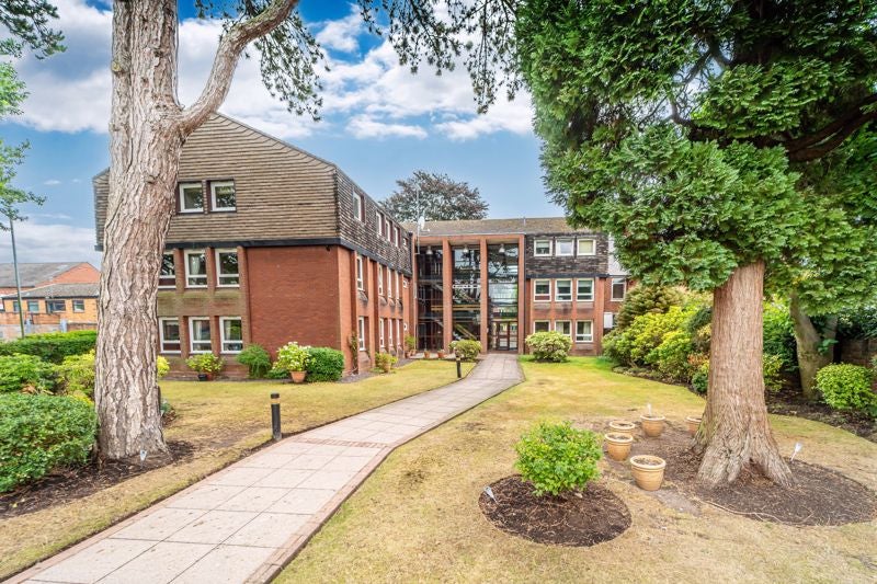 Flat Limes Court in Wolverhampton