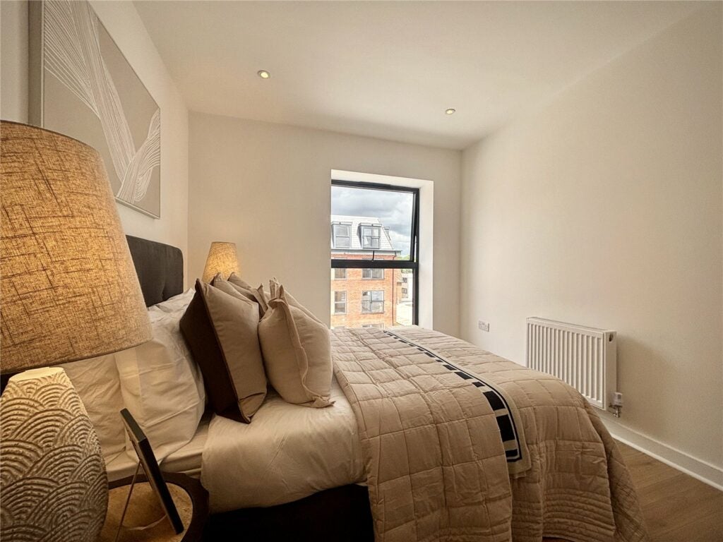 Flat Victoria Road in Rushmoor