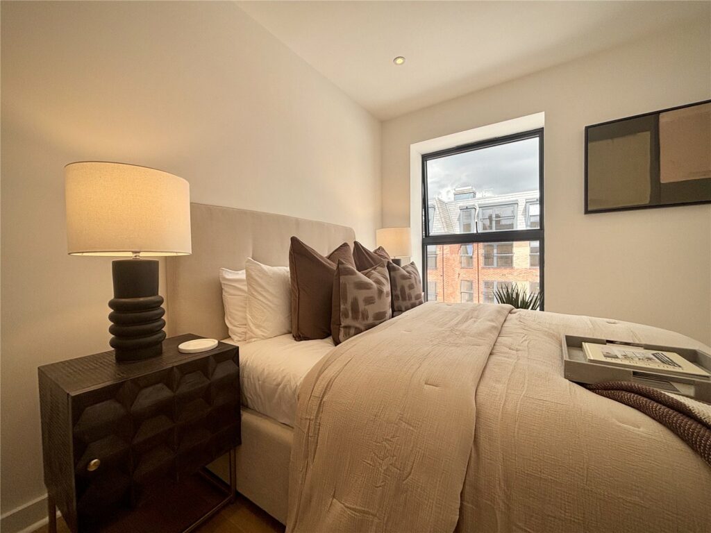 Flat Victoria Road in Rushmoor