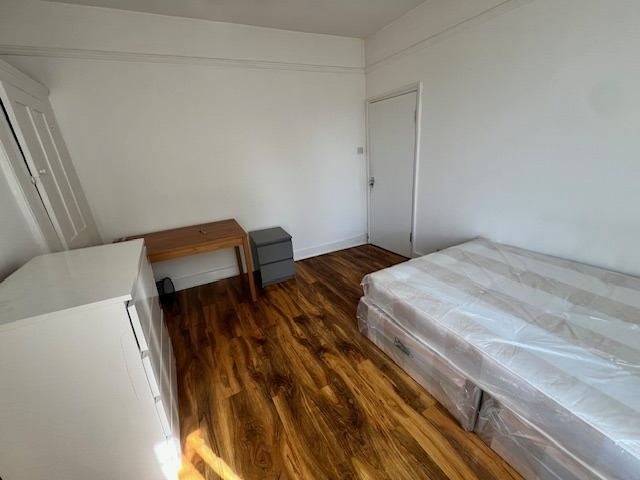 Flat Alderton Road in Greater London